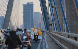 Vì sao biển chỉ dẫn khoảng cách trên cầu Nhật Tân vừa lắp đã tháo dỡ?