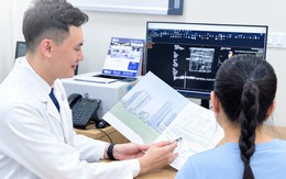 Bé gái 14 tuổi thường xuyên mỏi chân, bất ngờ phát hiện suy tĩnh mạch chi dưới