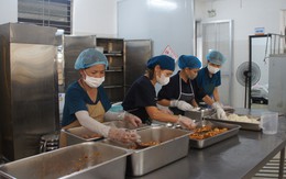Từ sự cố suất ăn bán trú bị nghi toàn tóp mỡ, rau củ trầy dập: Công ty Thăng Long đang tổ chức bữa ăn bán trú cho nhiều trường ở Hà Nội