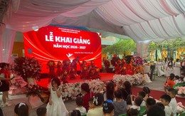 Ngày khai trường đặc biệt ở Hà Nội: 'Không sao đâu con, có cô ở đây rồi'