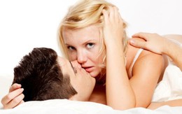 5 “lời nói dối” cần thiết khi vợ chồng gần gũi