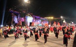 Cập nhật không gian rực sáng tại Carnaval Hạ Long 2013