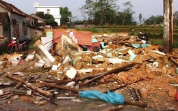 Quảng Ninh: Mưa lốc khiến nhiều ngôi nhà bị tốc mái