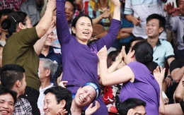 Fan nữ U60 Than Quảng Ninh "quậy" tưng bừng ở "chảo lửa" Cẩm Phả