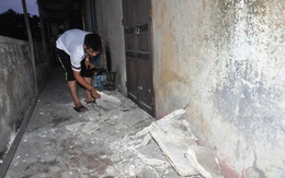 Dân hốt hoảng vì nhà chung cư sập trần, nứt tường