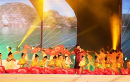 Carnaval Hạ Long: “Cháy” tiết mục ra “hát nhép”!