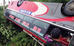 Quảng Ninh: Xe khách lao xuống vực, 1 người chết, nhiều người bị thương