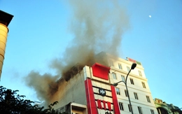 Cháy lớn quán karaoke tại Hạ Long