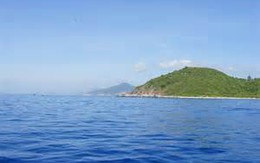 Du khách nườm nượp ra biển đảo