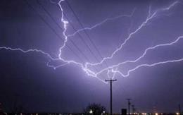 "Mẹo" khi đi chơi gặp mưa dông