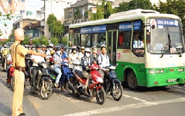 Giờ cấm, chủ ô tô sẽ đi xe máy
