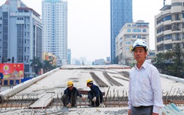 Cầu vượt bằng thép tại Hà Nội: Ô tô xếp kín mặt cầu vẫn an toàn