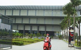 Cán bộ Bảo tàng Hà Nội du lịch "chui"