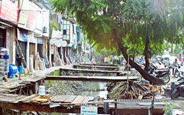 Hà Nội - Nhiều thứ "thoát", trừ nước: Mỏi cổ chờ...bê tông