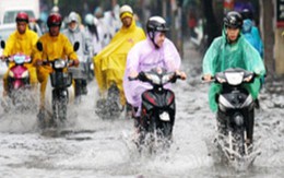 Đi xe máy an toàn khi trời mưa