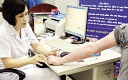 Vảy nến khó chữa nhưng không lây
