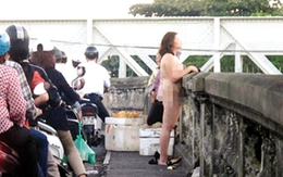 Khỏa thân trên cầu Long Biên