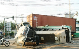 Hai người chết, hàng chục người nhập viện vì tai nạn