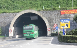Hầm đường bộ Hải Vân bị nứt