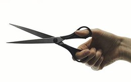 Hà Nội: Xông vào nhà, gí kéo nhiễm "H" cướp laptop