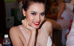 Trang Nhung đẹp lộng lẫy trong những bộ váy khoe tối đa vòng 1