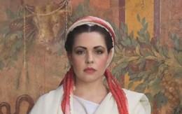 Ngắm kiểu tóc bện quyến rũ của trinh nữ canh lửa thần La Mã