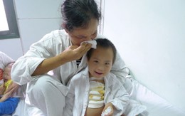 Xót xa bé 5 tuổi mồ côi chờ chết vì nhiễm trùng nặng