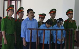 Bị cáo tại tòa án Đà Nẵng mặc "đồng phục" - Màu của phân biệt!