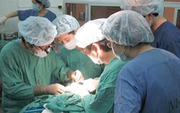 Cứu bệnh nhân bị lột toàn bộ da đầu