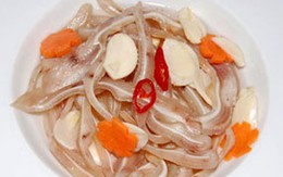 Tai lợn ngâm dấm nhâm nhi ngày Tết
