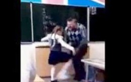 Video: Nữ sinh đá trúng "chỗ hiểm" của thầy giáo