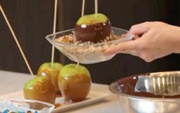 Video: Món táo phủ chocolate cho bé