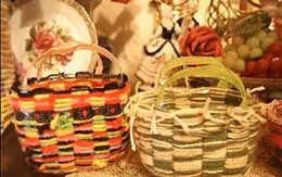 "Chế" vỏ chai thành túi xách