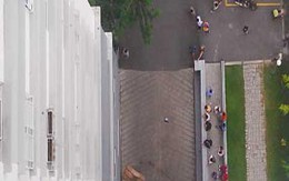 Trèo cửa sổ, bé gái rơi từ tầng 15 xuống đất 