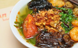 Đi ăn bánh đa cua sạch phố Triệu Việt Vương