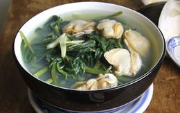 Canh nghêu nấu rau muống