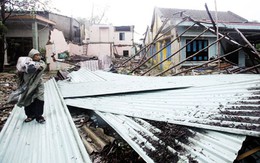 Bão đi qua, xót xa ở lại