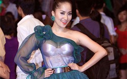 Những bộ cánh diêm dúa của Khánh Thi