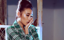 Trang Khiếu kết hợp lạ mắt với áo dạ