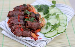 Bò cuốn tôm nướng đãi tiệc tất niên