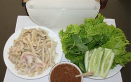 Tai heo ngâm chua ngọt cuốn bánh tráng