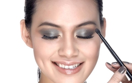 Lỗi tai hại của người mới trang điểm