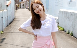 Mặc gì với áo phông trắng?