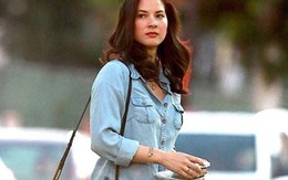 Học Sao diện sơ mi denim cực chất ngày hè