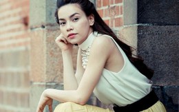 Hà Hồ đơn giản, cuốn hút với chân váy dài