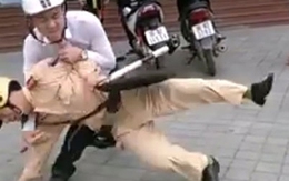 Cảnh sát bị hành hung: "Tôi choáng váng vì bị tấn công"