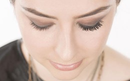 Cách trang điểm mi cong, dày bằng phấn bột