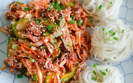 Giòn mát nộm ốc chua cay