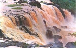 Hai nam sinh chết vì rơi xuống thác Liên Khương