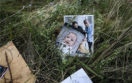 Chuyến bay MH17: Những hình ảnh đau thương mới được tiết lộ